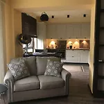 Xili's Apartment, Netflix & Free Parking Apartman