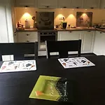 Xili's Apartment, Netflix & Free Parking Apartman
