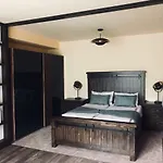 Xili's Apartment, Netflix & Free Parking Apartman