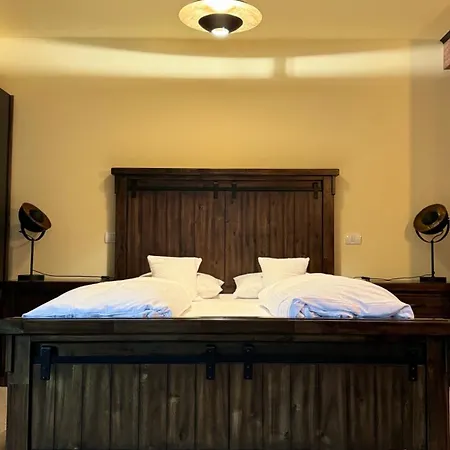 Xili's Apartment, Netflix & Free Parking * Brassó