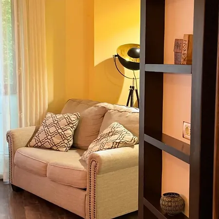 Xili's Apartment, Netflix & Free Parking