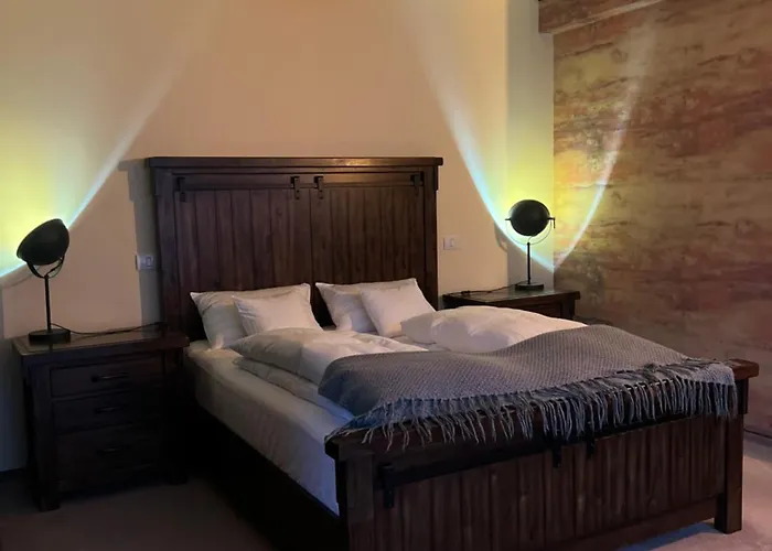 Xili's Apartment, Netflix & Free Parking * Brassó