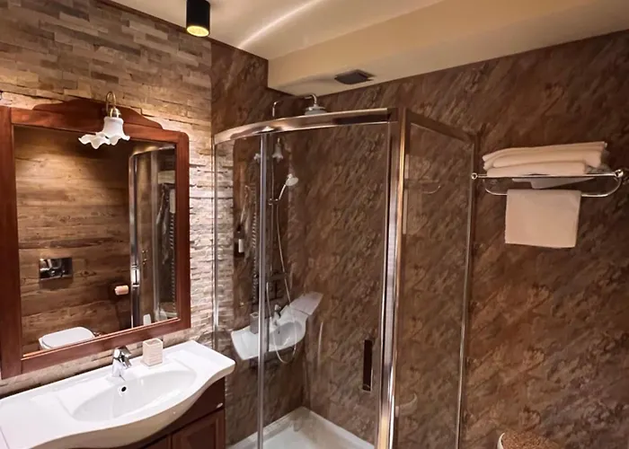 Xili's Apartment, Netflix & Free Parking * Brassó