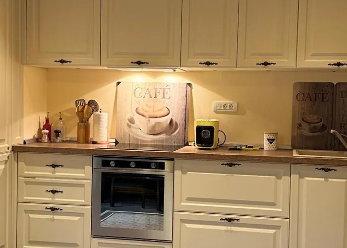 Xili's Apartment, Netflix & Free Parking